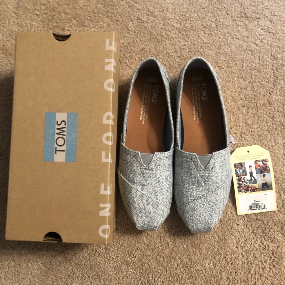 Women’s TOMS Drizzle Grey Metallic Woven Classic Size 6.5 NWT and box